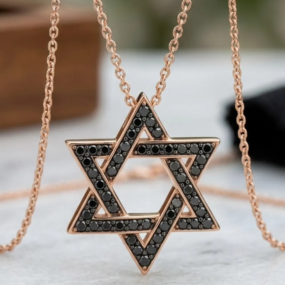 תליון יהלומים מגן דוד משובץ יהלומים שחורים